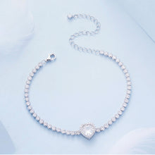 Load image into Gallery viewer, Glitzy Heart Bracelet